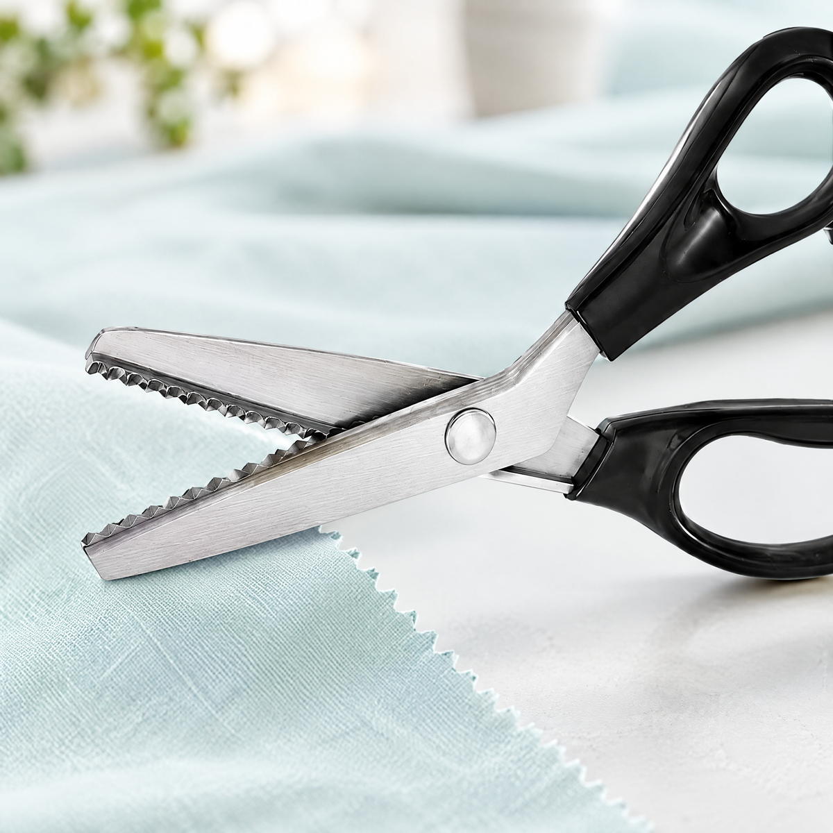 Zig Zag Pinking Shears – close-up